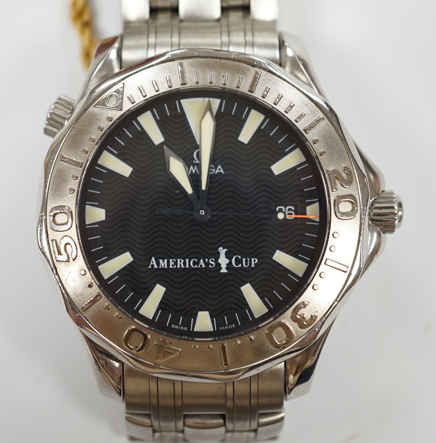 A gentleman's 2000 stainless steel Omega Seamaster Professional America's Cup wrist watch, with box and papers.